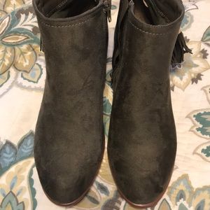 New never worn booties